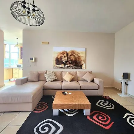 아파트 Fab's 2 Bedroom Flat 티라나